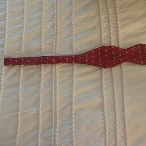 Men's Vineyard Vines adjustable bow tie.